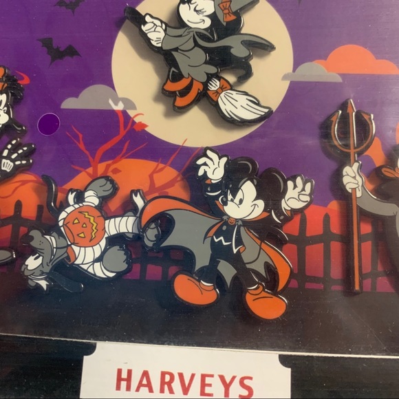 Harvey’ Disney Mickey & Friends Pin Pack - Picture 4 of 13